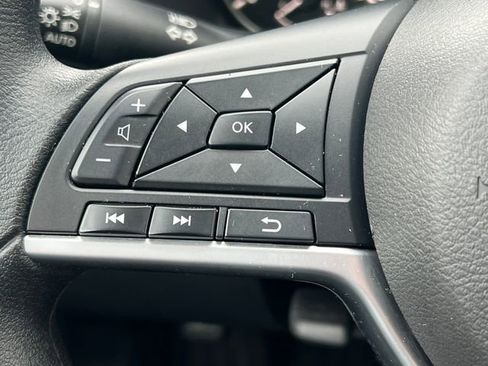 Used 2025 Nissan Altima 2.5 SV FWD image 18