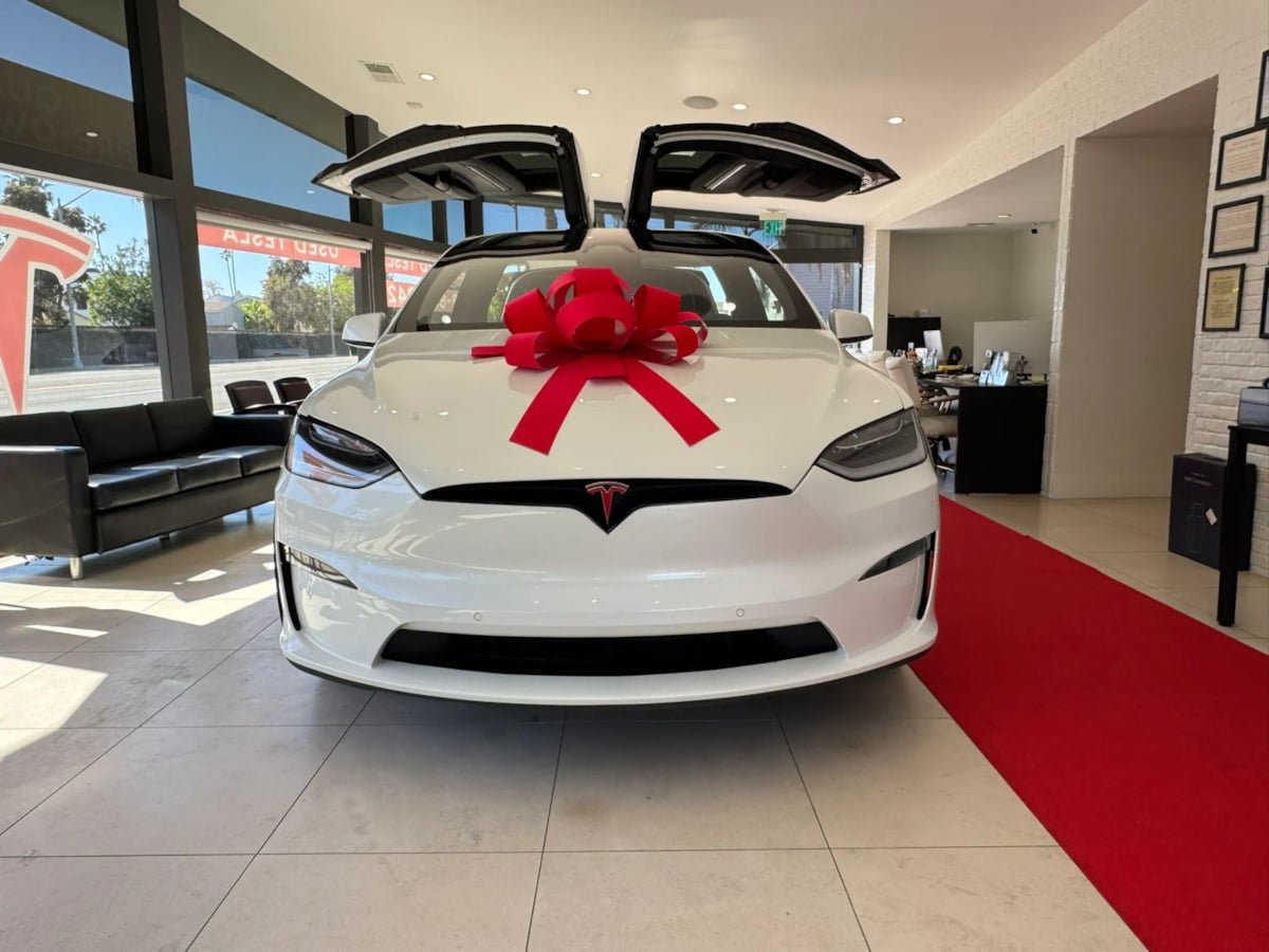 Used 2022 Tesla Model X AWD/4WD image 2