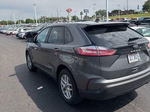 Used 2021 Ford Edge SE FWD image 3