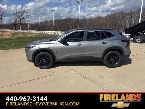 Used 2025 Chevrolet Trax ACTIV w/ Sunroof Package image 6