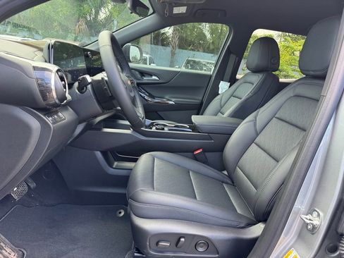 New 2026 Chevrolet Equinox LT w/ Convenience Package II FWD image 14
