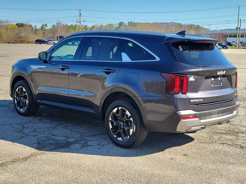 Used 2025 Kia Sorento S w/ Panoramic Sunroof Package AWD/4WD image 7