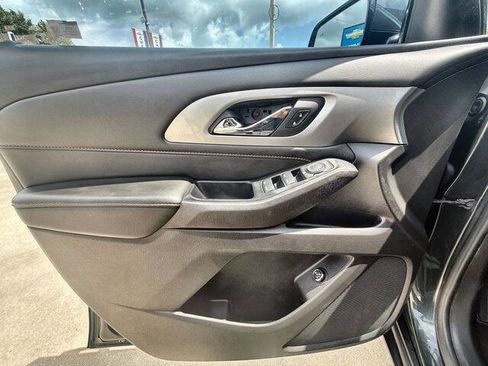 Used 2021 Chevrolet Traverse LT FWD image 21
