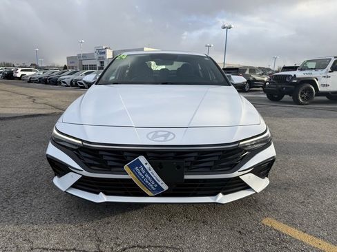 Used 2024 Hyundai Elantra Limited image 9