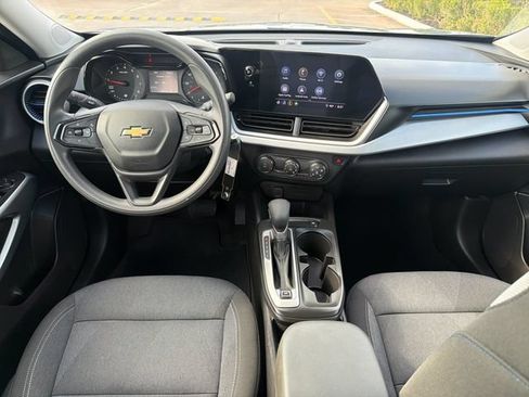 Used 2025 Chevrolet Trax LS FWD image 9
