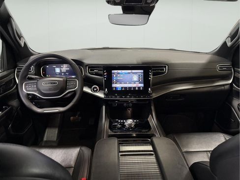 Used 2024 Jeep Wagoneer Series II w/ Flexible Seating Group image 29