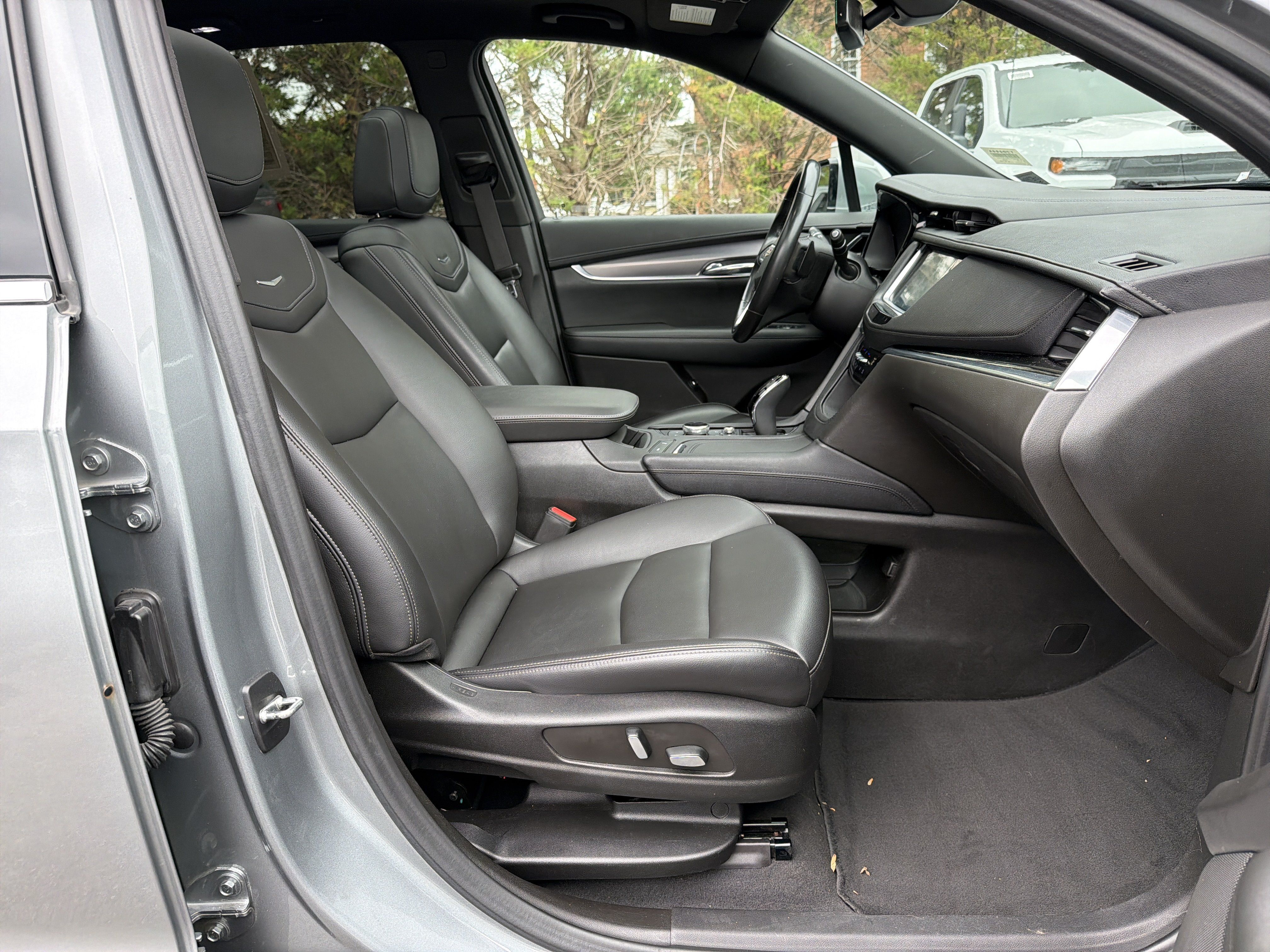 Used 2023 Cadillac XT6 Luxury AWD/4WD image 35