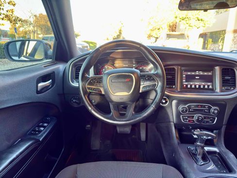 Used 2018 Dodge Charger SXT w/ Blacktop Package image 19