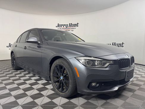 Used 2018 BMW 320i xDrive Sedan AWD/4WD image 6