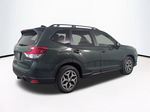 Used 2024 Subaru Forester Premium image 5