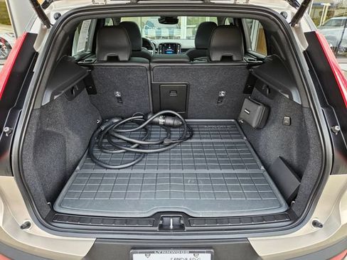 Used 2024 Volvo XC40 Recharge Ultimate w/ Protection Package Premier AWD/4WD image 12