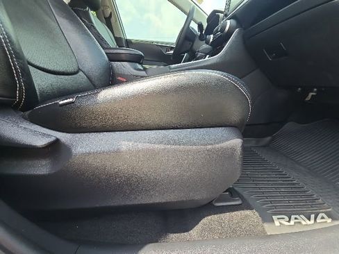 Used 2019 Toyota RAV4 XLE w/ Convenience Package FWD image 19