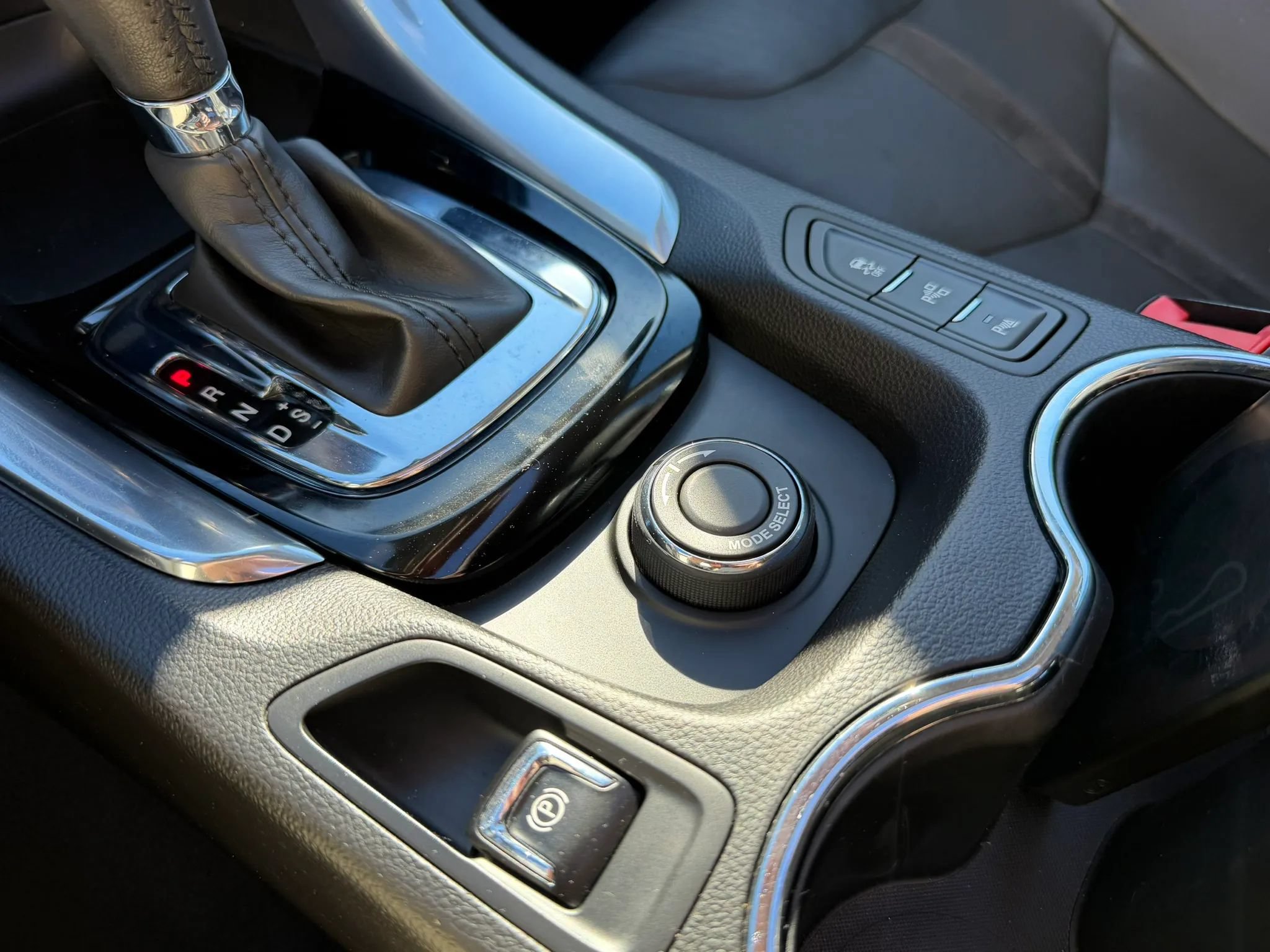 Used 2015 Chevrolet SS RWD image 22