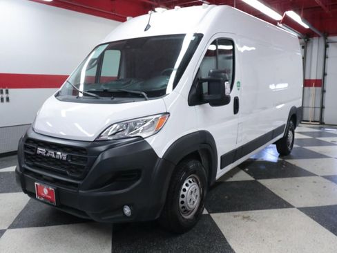 Used 2024 RAM ProMaster 2500 w/ Convenience Group FWD image 5