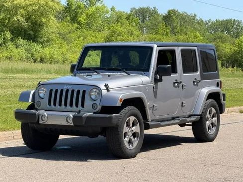Used 2016 Jeep Wrangler Unlimited Sahara w/ Dual Top Group AWD/4WD image 6
