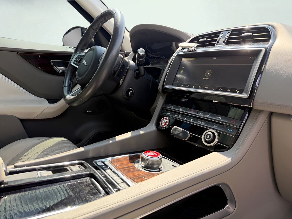 Used 2019 Jaguar F-PACE Portfolio AWD/4WD image 28