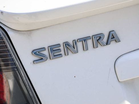 Used 2012 Nissan Sentra 2.0 SR w/ Special Edition Pkg FWD image 11