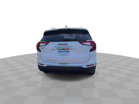 Used 2022 GMC Terrain SLT w/ Tech Package FWD image 8