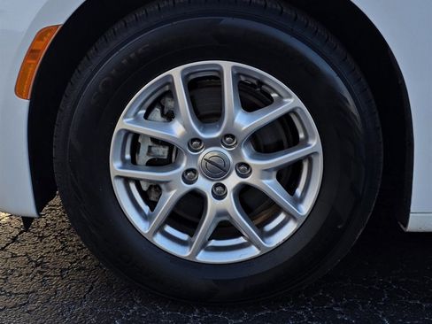 Used 2022 Chrysler Voyager LX image 42