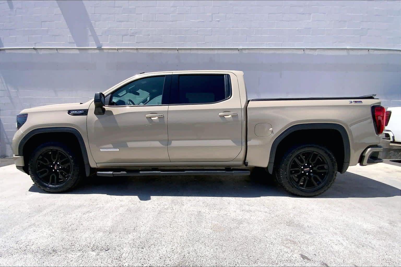 Used 2023 GMC Sierra 1500 Elevation AWD/4WD image 3