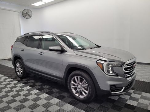 Used 2024 GMC Terrain SLT image 11