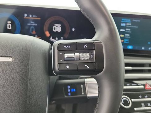 Used 2025 Hyundai Santa Fe SE FWD image 25