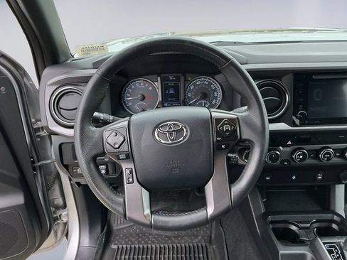 Used 2017 Toyota Tacoma TRD Off-Road w/ Tow Package (A/T) image 12