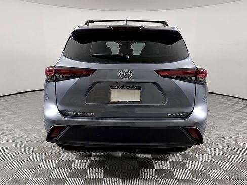 Used 2023 Toyota Highlander XLE image 5