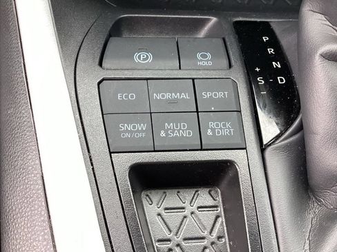 Used 2025 Toyota RAV4 XLE AWD/4WD image 36