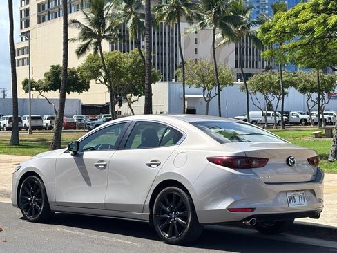 Used 2024 MAZDA MAZDA3 s FWD image 3