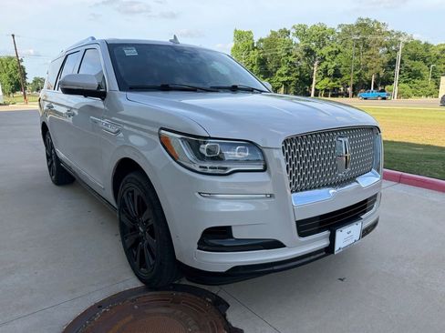 Used 2024 Lincoln Navigator Reserve AWD/4WD image 8