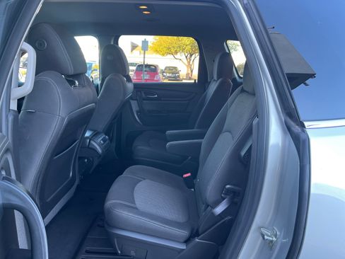 Used 2017 Chevrolet Traverse LT image 16