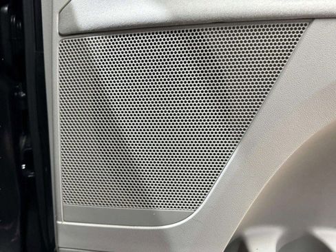 Used 2012 Volkswagen Routan S image 45