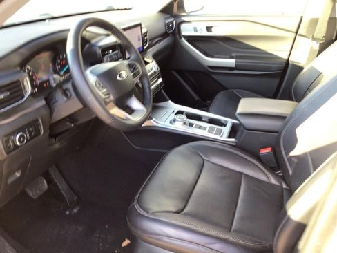 Used 2024 Ford Explorer Limited image 12