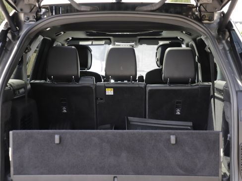 Certified 2023 Land Rover Discovery Metropolitan Edition AWD/4WD image 16