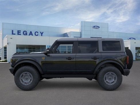 New 2025 Ford Bronco Badlands image 3