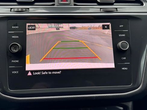 Used 2022 Volkswagen Tiguan SE image 17