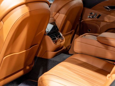 Used 2021 Bentley Flying Spur W12 image 21