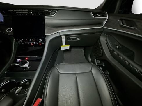 New 2025 Jeep Grand Cherokee Limited w/ Luxury Tech Group II image 26