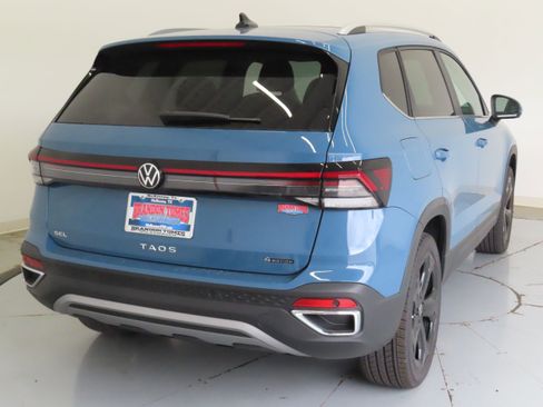 New 2026 Volkswagen Taos SEL AWD/4WD image 4