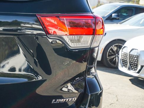 Used 2017 Toyota Highlander Limited image 11