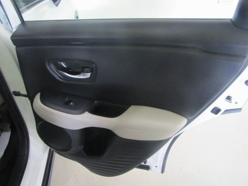 Certified 2025 Honda HR-V LX image 17