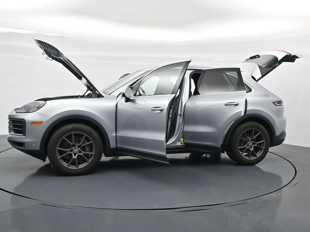 Certified 2025 Porsche Cayenne AWD/4WD image 21