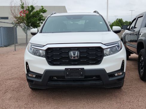 Used 2023 Honda Passport EX-L image 2