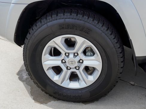 Used 2016 Toyota 4Runner SR5 AWD/4WD image 12