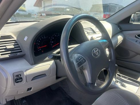 Used 2011 Toyota Camry LE FWD image 6