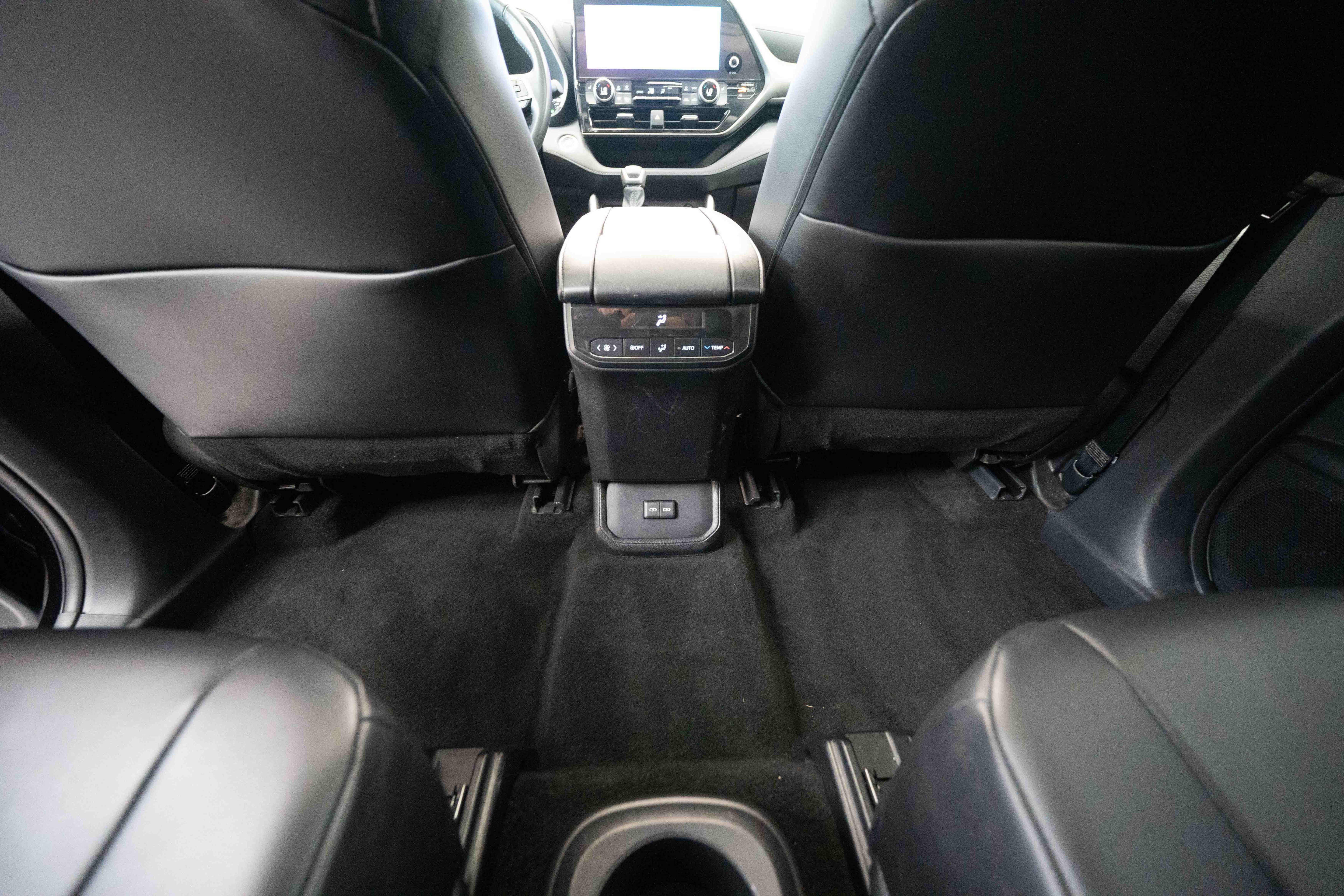 Used 2023 Toyota Highlander XLE AWD/4WD image 22