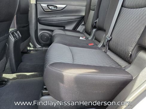 Used 2018 Nissan Rogue SV image 11