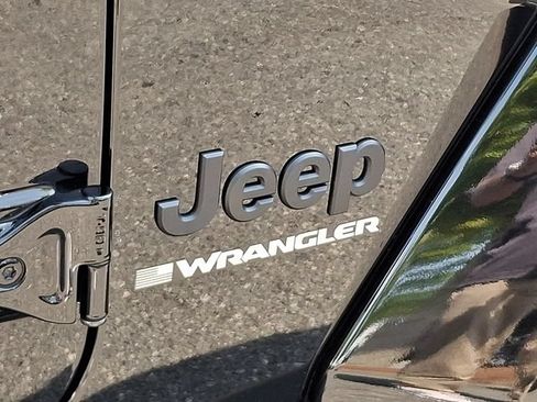 Used 2023 Jeep Wrangler Unlimited Sahara AWD/4WD image 29