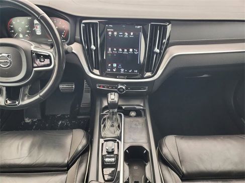 Used 2021 Volvo S60 T5 R-Design image 32